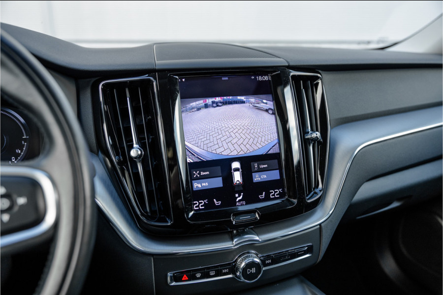 Volvo XC60 2.0 Recharge T6 AWD Panorama / Stoelverwarming / Camera /