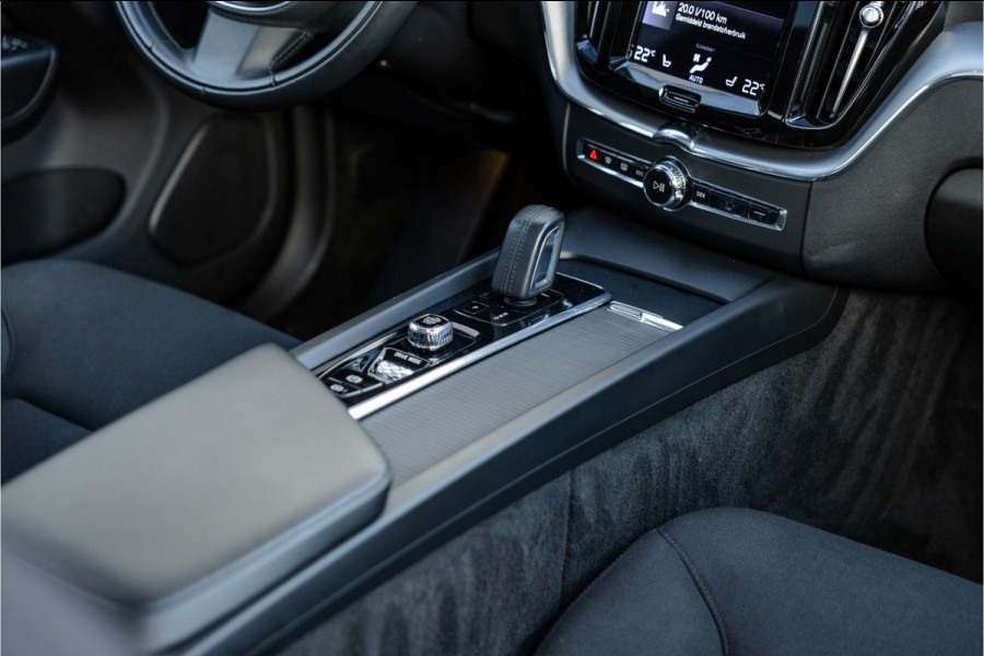 Volvo XC60 2.0 Recharge T6 AWD Panorama / Stoelverwarming / Camera /