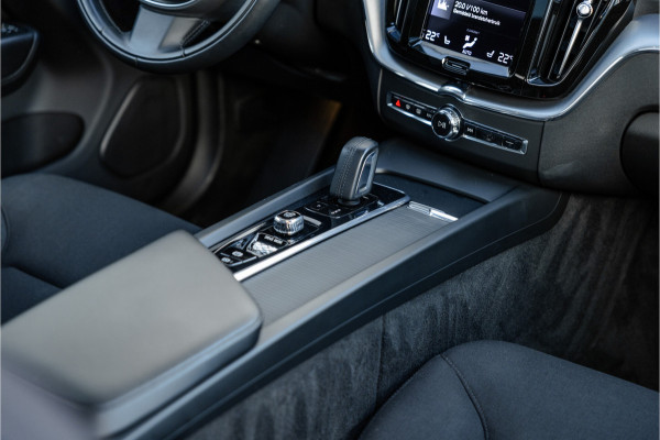 Volvo XC60 2.0 Recharge T6 AWD Panorama / Stoelverwarming / Camera /