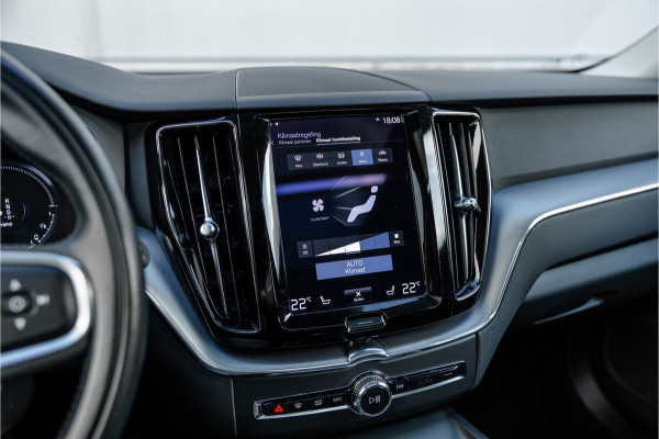 Volvo XC60 2.0 Recharge T6 AWD Panorama / Stoelverwarming / Camera /