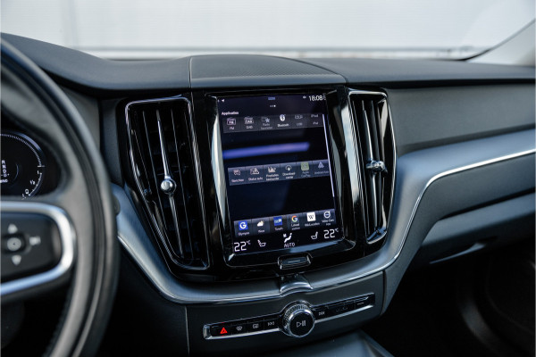 Volvo XC60 2.0 Recharge T6 AWD Panorama / Stoelverwarming / Camera /