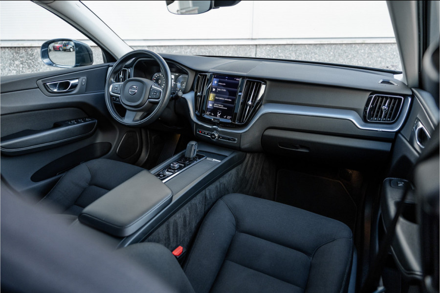 Volvo XC60 2.0 Recharge T6 AWD Panorama / Stoelverwarming / Camera /