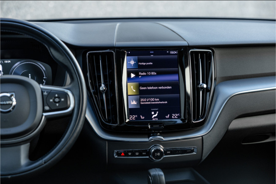 Volvo XC60 2.0 Recharge T6 AWD Panorama / Stoelverwarming / Camera /