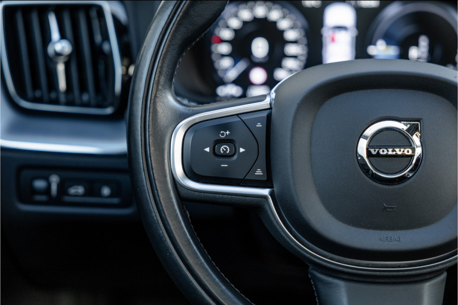 Volvo XC60 2.0 Recharge T6 AWD Panorama / Stoelverwarming / Camera /