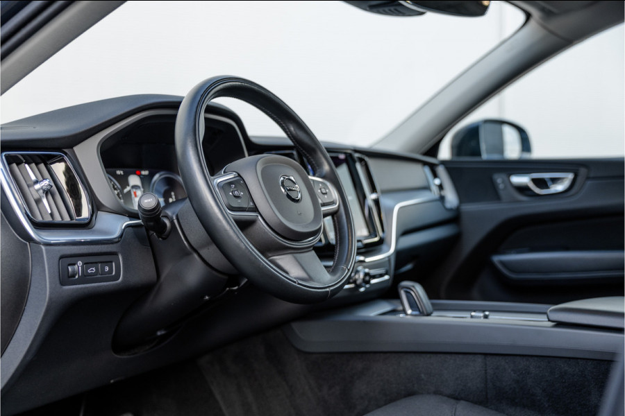 Volvo XC60 2.0 Recharge T6 AWD Panorama / Stoelverwarming / Camera /