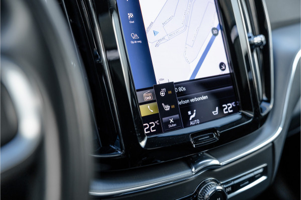 Volvo XC60 2.0 Recharge T6 AWD Panorama / Stoelverwarming / Camera /