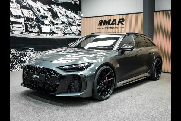 Audi A5 Avant RS 5 e-hybrid quattro Vol uitgevoerde RS5 Daytona grey met Vossen 22 inch!!!!