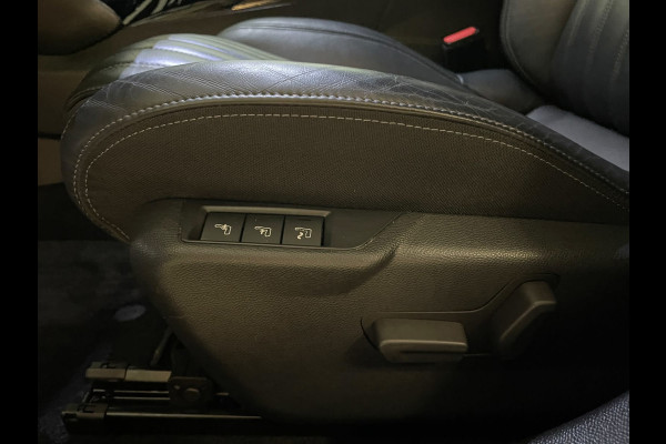 Peugeot 208 1.2 PureTech GT Pack AUTOMAAT AIRCO CLIMA NAVI CRUISE APPLE CARPLAY VELGEN LEER ELEKR STOEL STOELVERW NIEUWSTAAT