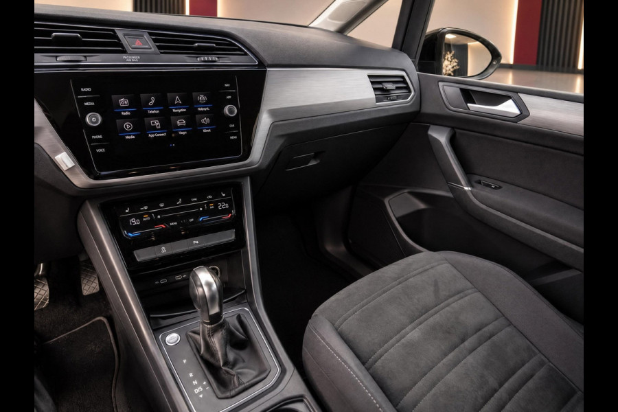 Volkswagen Touran 1.5 TSI 150PK DSG Comfortline | Navi | Massage | ACC |
