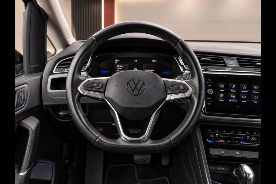 Volkswagen Touran 1.5 TSI 150PK DSG Comfortline | Navi | Massage | ACC |