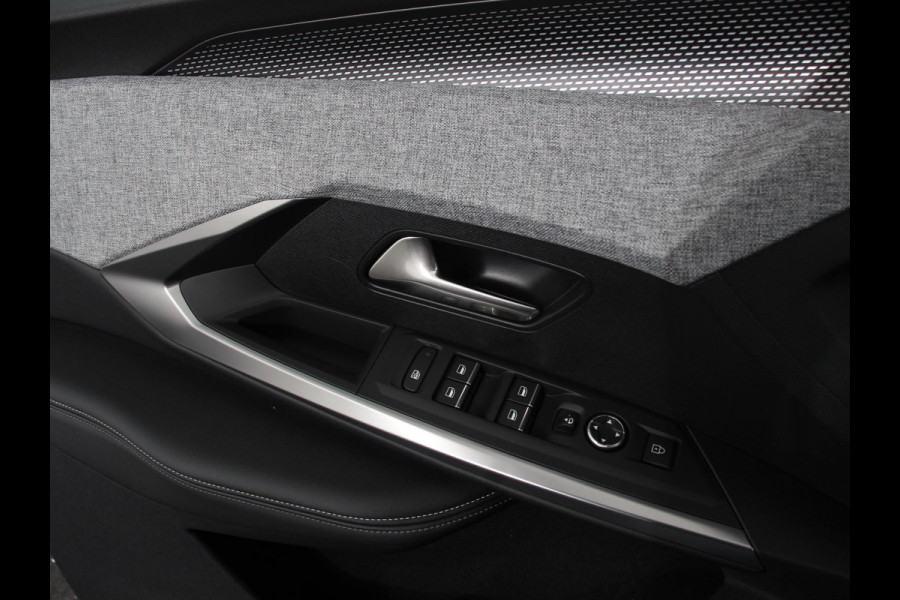 Peugeot E-3008 210 GT-Line Automaat Climate control Adaptieve cruise control 360 camera Keyless Apple Carplay/ Android auto Led Verwarmde voorstoelen Stuurverwarming Parkeersensoren Navigatie Afneembare Trekhaak