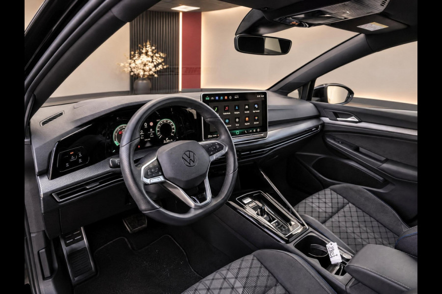 Volkswagen Golf 1.5 eTSI DSG 150PK R-Line Edition | Carplay | Camera | Facelift