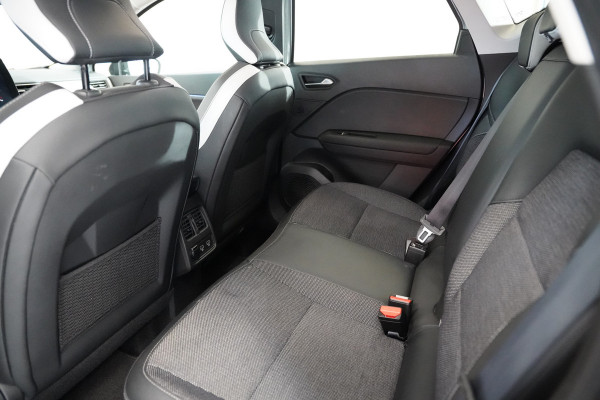 Renault Captur 1.6 E-Tech Plug-in Hybrid 160 Intens Full-led Stoel/stuur-verwarming Trekhaak 24 Maanden garantie* (Vraag naar de voorwaarden)