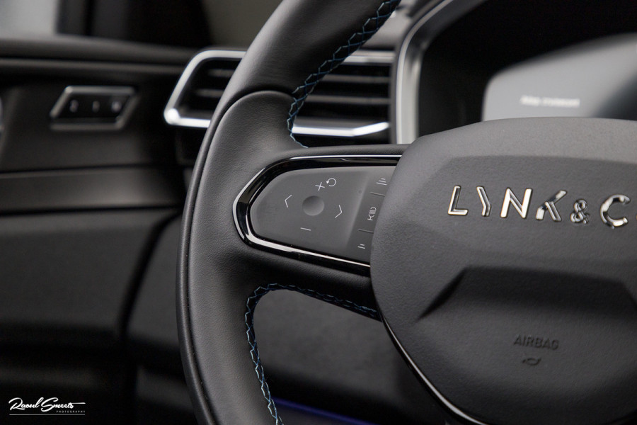 Lynk & Co 01 1.5 | ALL-IN PRIJZEN – inclusief onderhoud, originele Lynk & Co software-update en 1 jaar BOVAG-garantie | Adaptieve cruise | Panoramadak | Blis | Memory |