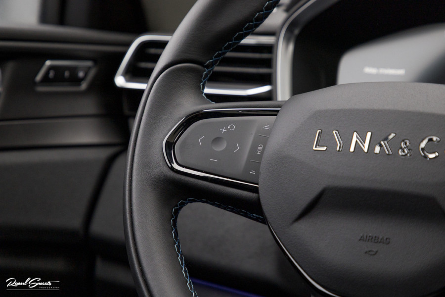 Lynk & Co 01 1.5 | ALL-IN PRIJZEN – inclusief onderhoud, originele Lynk & Co software-update en 1 jaar BOVAG-garantie | Afn. trekhaak | Adaptieve cruise | Panoramadak | Blis | Memory |