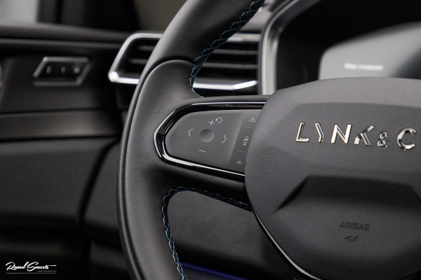 Lynk & Co 01 1.5 | ALL-IN PRIJZEN – inclusief onderhoud, originele Lynk & Co software-update en 1 jaar BOVAG-garantie | Afn. trekhaak | Adaptieve cruise | Panoramadak | Blis | Memory |