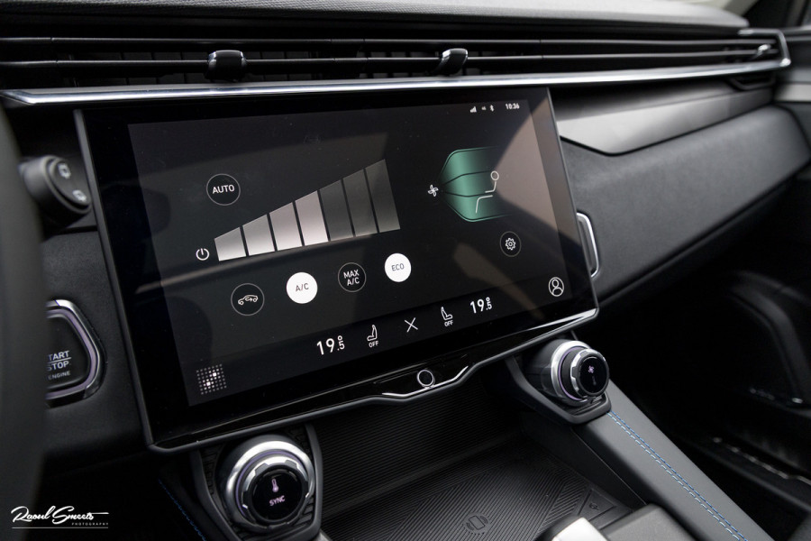 Lynk & Co 01 1.5 | ALL-IN PRIJZEN – inclusief onderhoud, originele Lynk & Co software-update en 1 jaar BOVAG-garantie | Afn. trekhaak | Adaptieve cruise | Panoramadak | Blis | Memory |