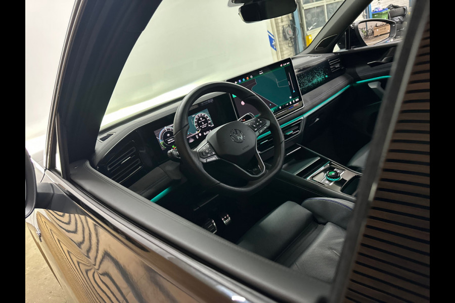 Volkswagen Tiguan 1.5 eHybrid R-Line Black Style| garantie t/m 2031| IQ.DRIVE | PANO | H&K | Full Matrix-LED |Trekhaak | Head Up