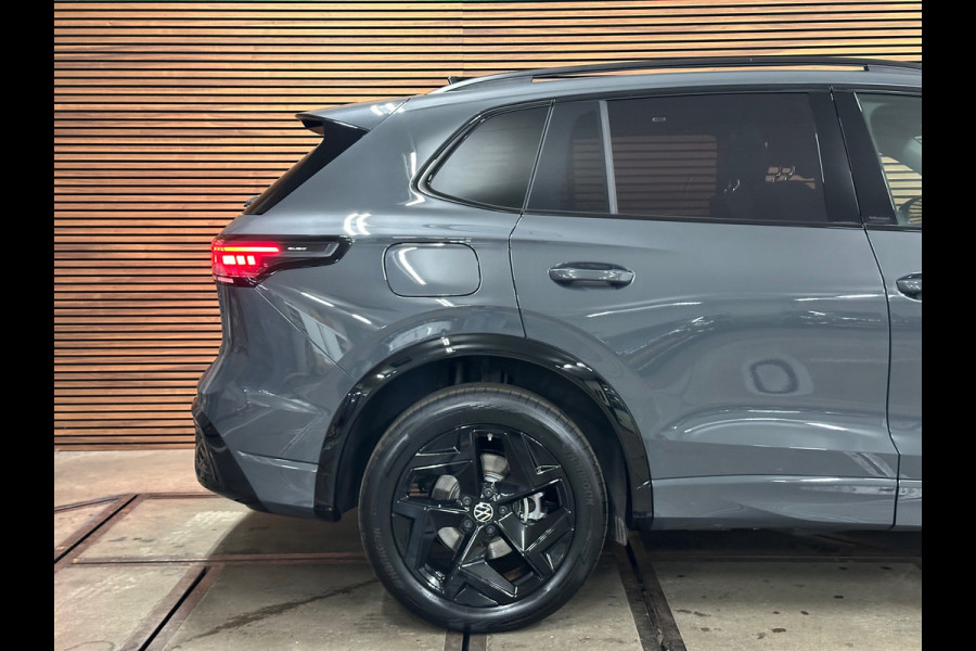 Volkswagen Tiguan 1.5 eHybrid R-Line Black Style| garantie t/m 2031| IQ.DRIVE | PANO | H&K | Full Matrix-LED |Trekhaak | Head Up
