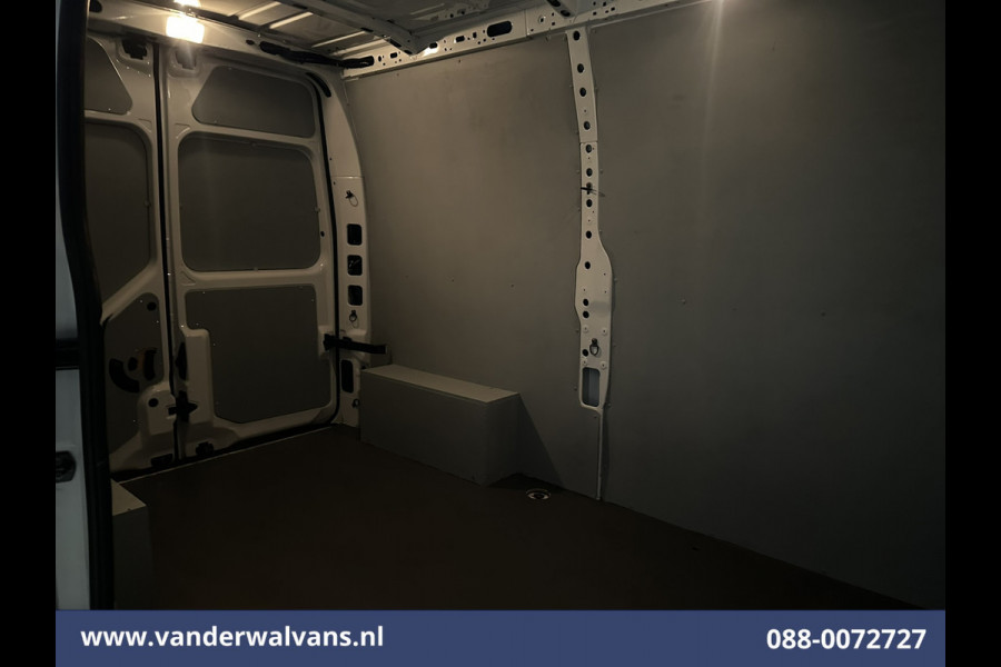 Renault Master 2.3 dCi 136pk L2H2 Euro6 Airco | Navigatie | Camera | Trekhaak | Cruisecontrol Parkeersensoren, Bijrijdersbank