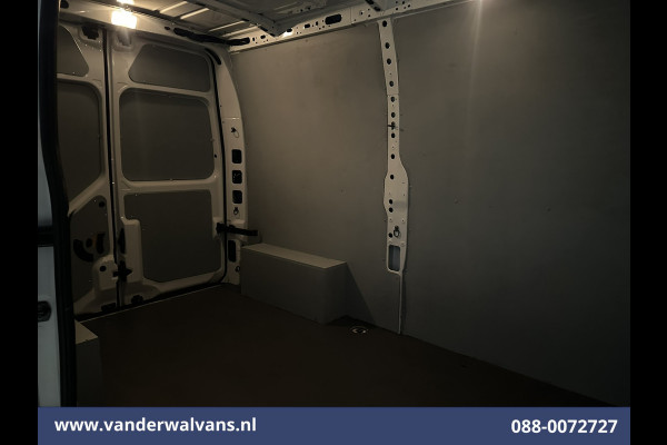 Renault Master 2.3 dCi 136pk L2H2 Euro6 Airco | Navigatie | Camera | Trekhaak | Cruisecontrol Parkeersensoren, Bijrijdersbank