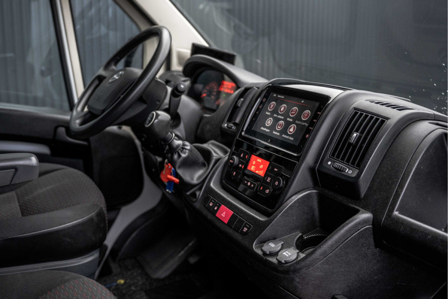 Opel Movano **2.2 D | 3-Zits | Bakwagen met Laadklep en zijdeur | LED | Carplay | Cruise | Climatronic**