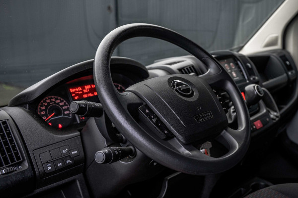 Opel Movano **2.2 D | 3-Zits | Bakwagen met Laadklep en zijdeur | LED | Carplay | Cruise | Climatronic**