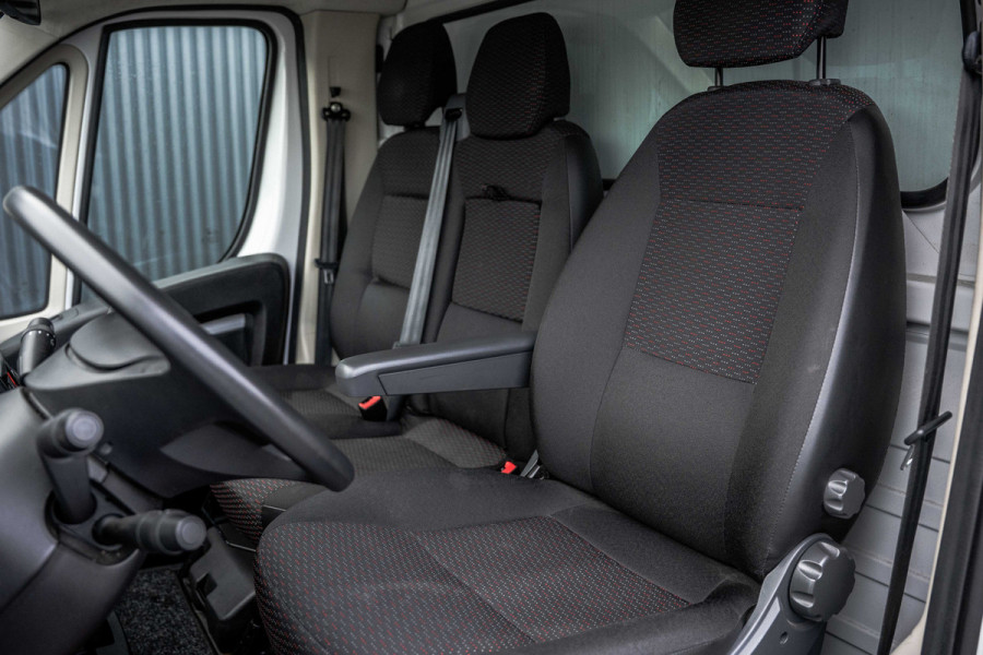 Opel Movano **2.2 D | 3-Zits | Bakwagen met Laadklep en zijdeur | LED | Carplay | Cruise | Climatronic**
