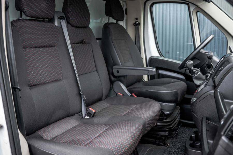 Opel Movano **2.2 D | 3-Zits | Bakwagen met Laadklep en zijdeur | LED | Carplay | Cruise | Climatronic**