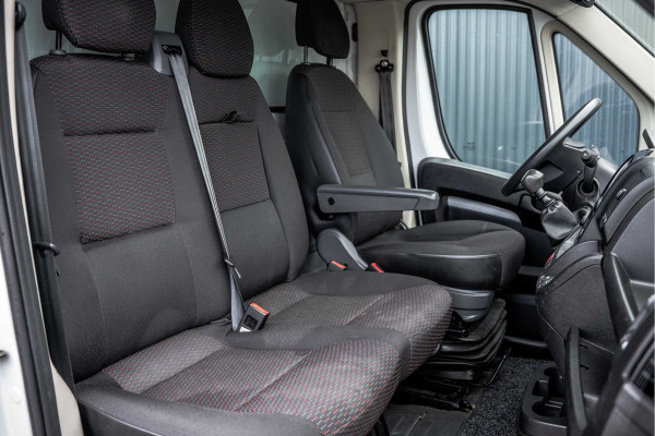 Opel Movano **2.2 D | 3-Zits | Bakwagen met Laadklep en zijdeur | LED | Carplay | Cruise | Climatronic**