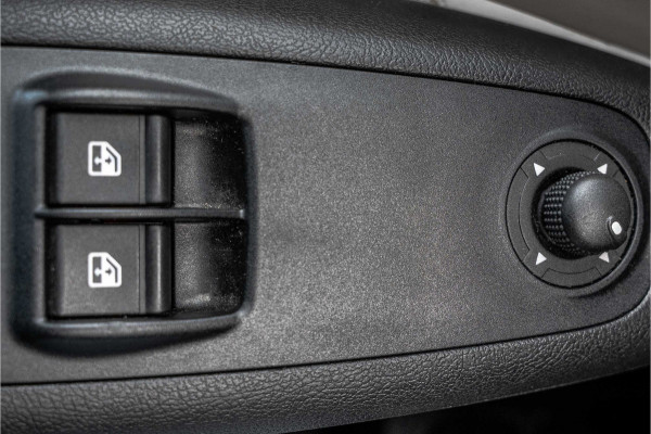 Opel Movano **2.2 D | 3-Zits | Bakwagen met Laadklep en zijdeur | LED | Carplay | Cruise | Climatronic**