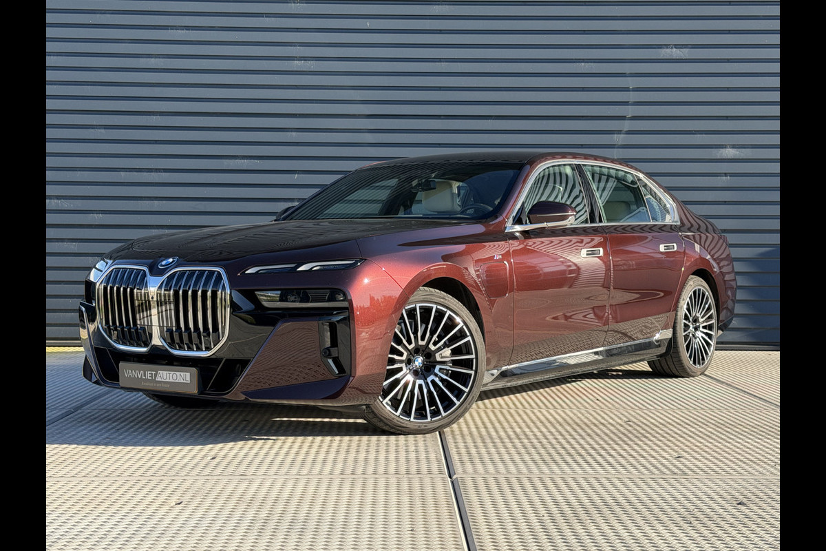 BMW 7 Serie 750e xDrive | M-Sport | B&W Audio | Panorama dak | 360 Camera | Unieke kleur!