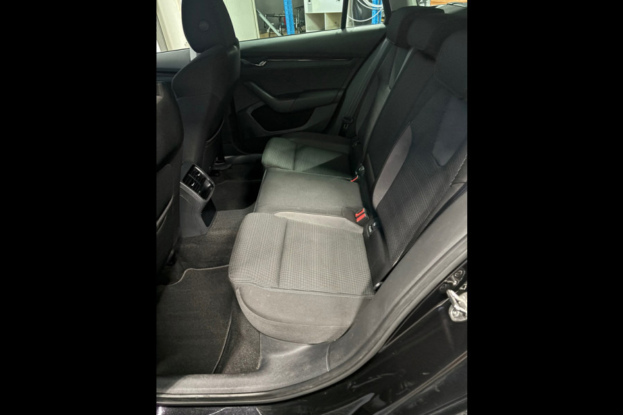 Škoda Octavia Combi 1.0 e-TSI Business Edition Automaat | Navi | Clima | Cruise | Camera