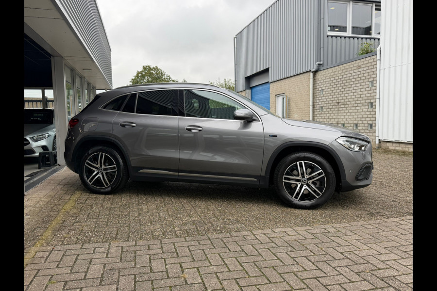 Mercedes-Benz GLA 250e Progressive 218 Pk Automaat| Navigatie | Voll Leder | 360 Camera | Sfeerverlichting | Climate | 18".