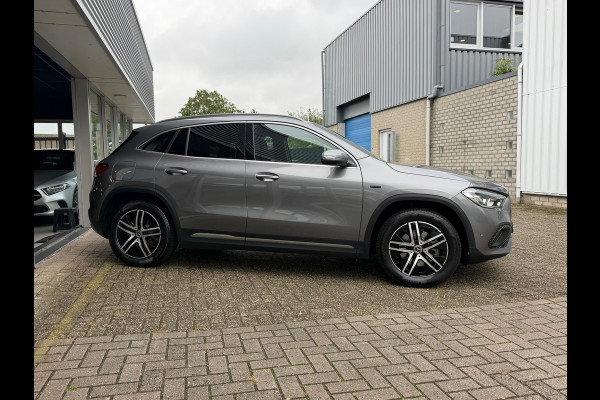 Mercedes-Benz GLA 250e Progressive 218 Pk Automaat| Navigatie | Voll Leder | 360 Camera | Sfeerverlichting | Climate | 18".