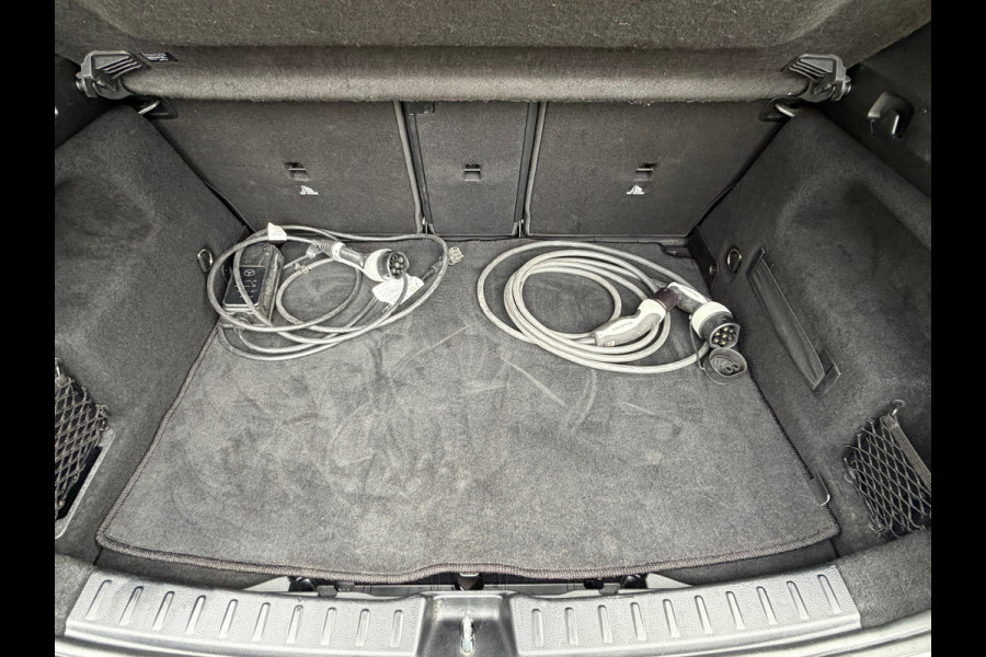 Mercedes-Benz GLA 250e Progressive 218 Pk Automaat| Navigatie | Voll Leder | 360 Camera | Sfeerverlichting | Climate | 18".