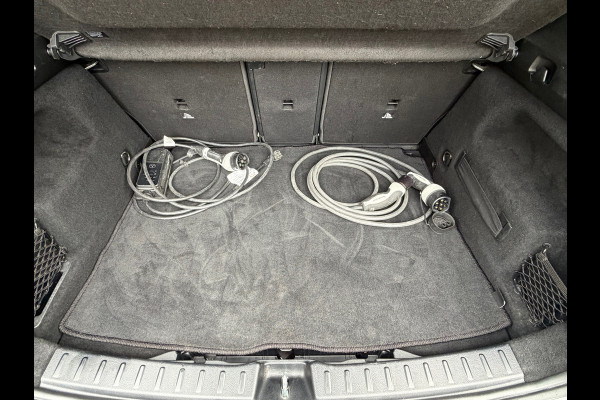 Mercedes-Benz GLA 250e Progressive 218 Pk Automaat| Navigatie | Voll Leder | 360 Camera | Sfeerverlichting | Climate | 18".