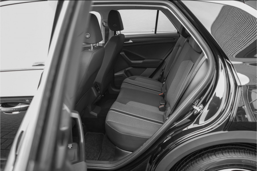 Volkswagen T-Roc 1.0 TSI Style Climate CarPlay Trekhaak 18"