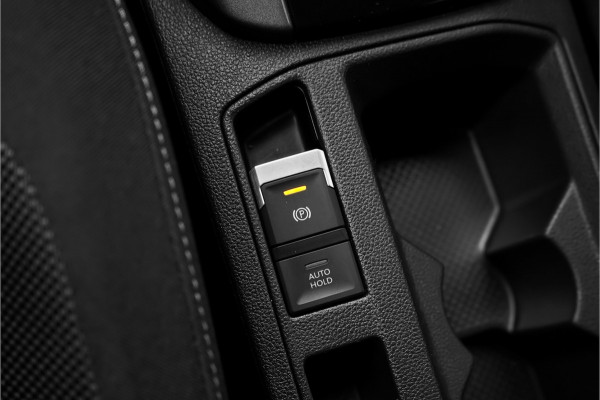 Volkswagen T-Roc 1.0 TSI Style Climate CarPlay Trekhaak 18"