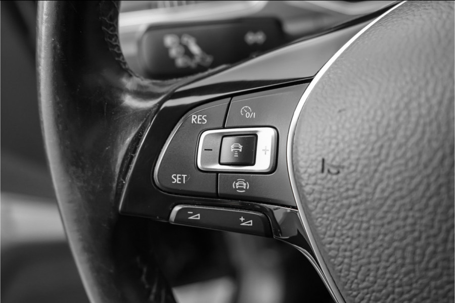 Volkswagen T-Roc 1.0 TSI Style Climate CarPlay Trekhaak 18"