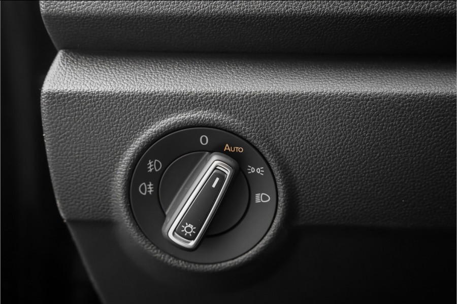 Volkswagen T-Roc 1.0 TSI Style Climate CarPlay Trekhaak 18"