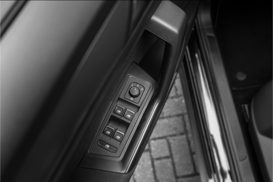 Volkswagen T-Roc 1.0 TSI Style Climate CarPlay Trekhaak 18"