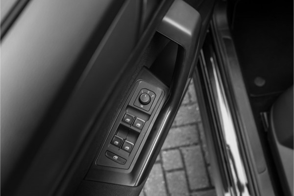 Volkswagen T-Roc 1.0 TSI Style Climate CarPlay Trekhaak 18"