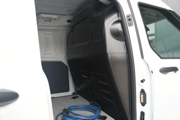 Ford E-Transit Courier Trend 46 kWh 136pk - Trekhaak - Vloerplaat - Camera - Cruise - Carplay/Android - Rijklaar