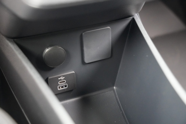 Ford E-Transit Courier Trend 46 kWh 136pk - Trekhaak - Vloerplaat - Camera - Cruise - Carplay/Android - Rijklaar