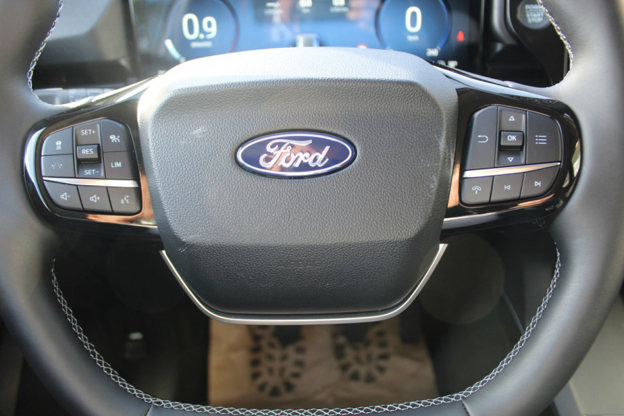 Ford Puma 1.0-125pk EcoBoost Mild-Hybrid Titanium. Z.g.a.n., slechts 3.700km ! Fabrieksgarantie t/m 15-04-2029 ! Autm. airco, navigatie, bluetooth telefoonvoor., winterpakket, rij assistent pakket, metallic lak, etc.