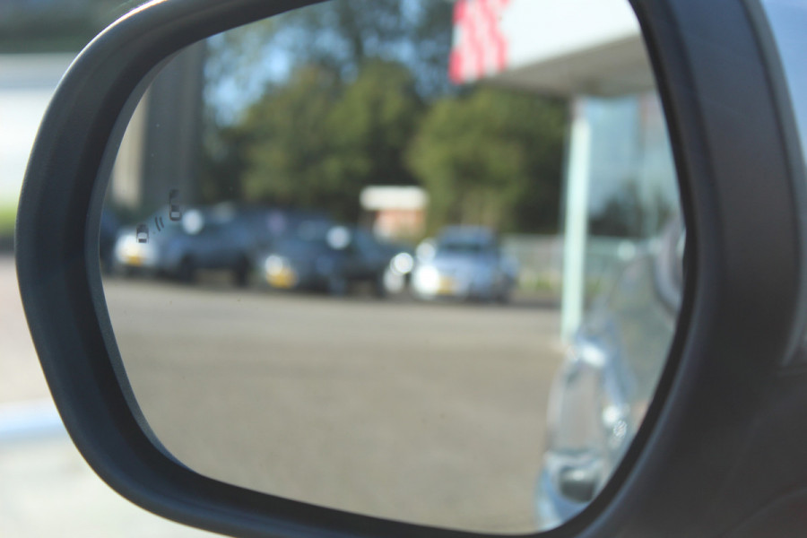 Ford Puma 1.0-125pk EcoBoost Mild-Hybrid Titanium. Z.g.a.n., slechts 3.700km ! Fabrieksgarantie t/m 15-04-2029 ! Autm. airco, navigatie, bluetooth telefoonvoor., winterpakket, rij assistent pakket, metallic lak, etc.
