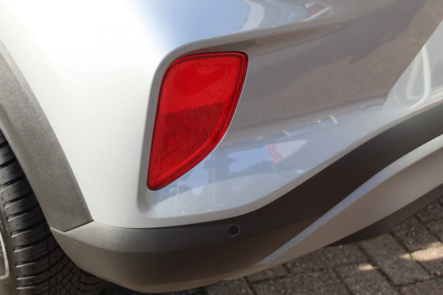 Ford Puma 1.0-125pk EcoBoost Mild-Hybrid Titanium. Z.g.a.n., slechts 3.700km ! Fabrieksgarantie t/m 15-04-2029 ! Autm. airco, navigatie, bluetooth telefoonvoor., winterpakket, rij assistent pakket, metallic lak, etc.