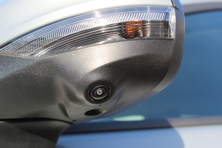 Ford Puma 1.0-125pk EcoBoost Mild-Hybrid Titanium. Z.g.a.n., slechts 3.700km ! Fabrieksgarantie t/m 15-04-2029 ! Autm. airco, navigatie, bluetooth telefoonvoor., winterpakket, rij assistent pakket, metallic lak, etc.