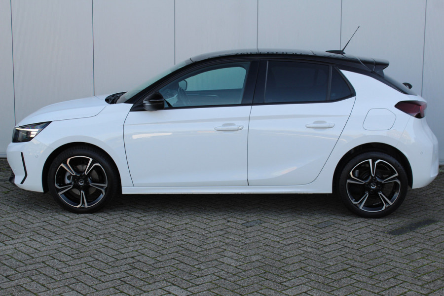 Opel Corsa 1.2-100pk Turbo Sport. In nieuwstaat verkerende luxe Opel Corsa ! Autm. airco, cruise cntrl, lane assist, panoramadak, verwarmde stoelen, LM wielen, camera, parkeersensoren v+a, navigatie by Apple Carplay/Android auto, full LED verl. etc.